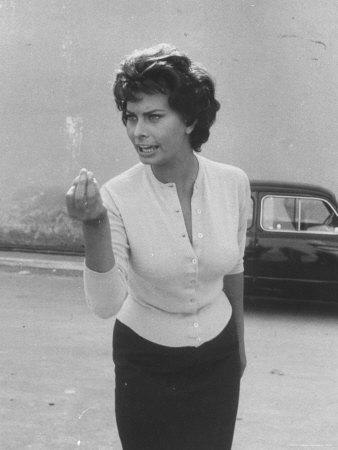 Understanding the Hand Gestures of Italians
