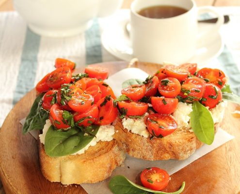 Bread with ricotta_cherry tomatoes rsz